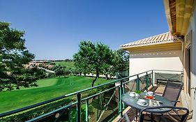 Luz Casas- 44 Fairview Village Boavista